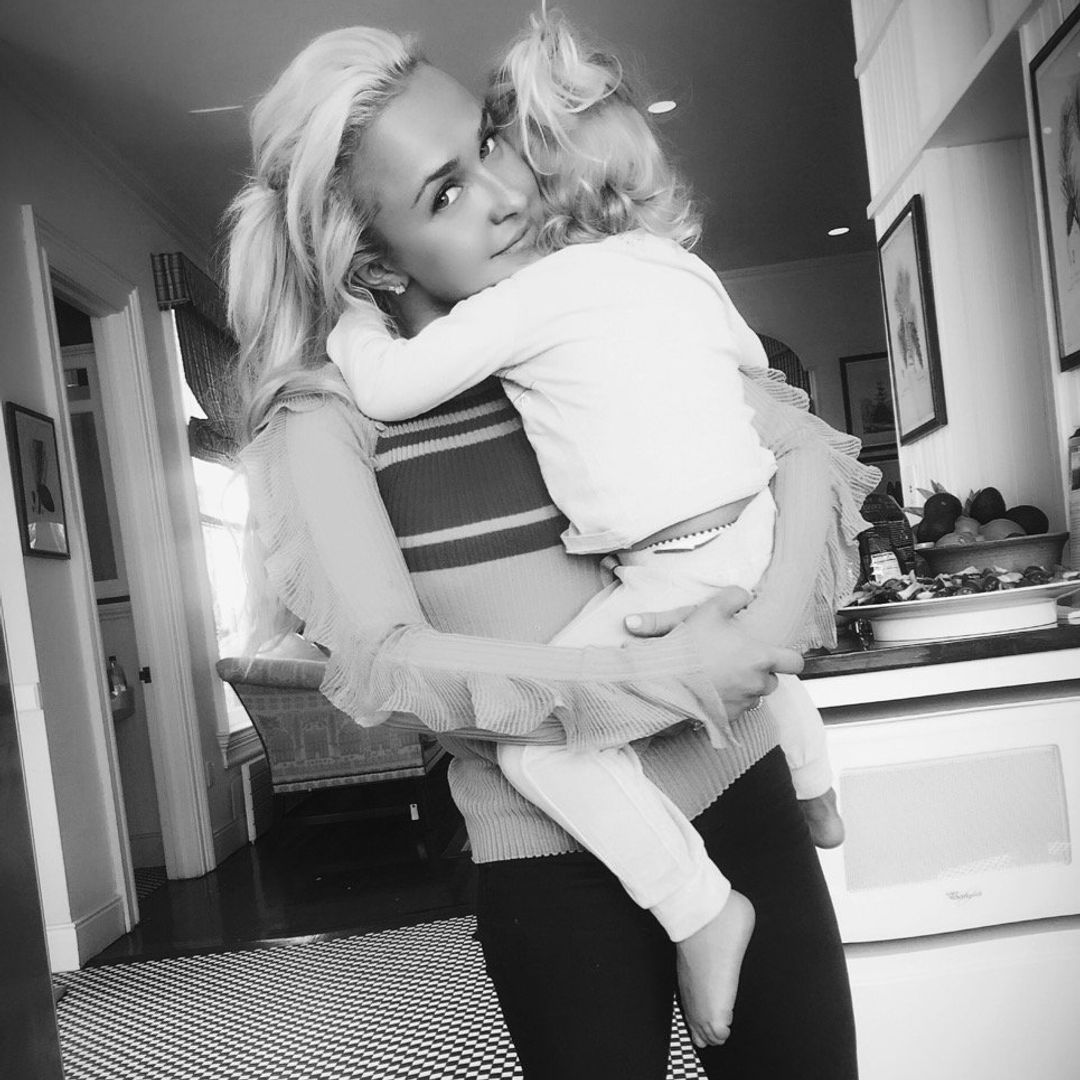 Kaya, la hija de la fallecida Hayden Panettiere, comparece ante el tribunal junto a su padre en una audiencia urgente