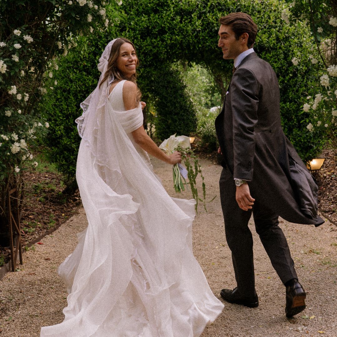 Lara, la novia experta en moda que cambió su look 24 horas antes de la boda y llevó un velo bordado del siglo XIX