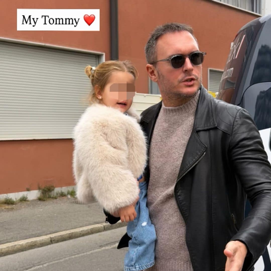Tommy, marido de Lucia Fabiani, con Bella