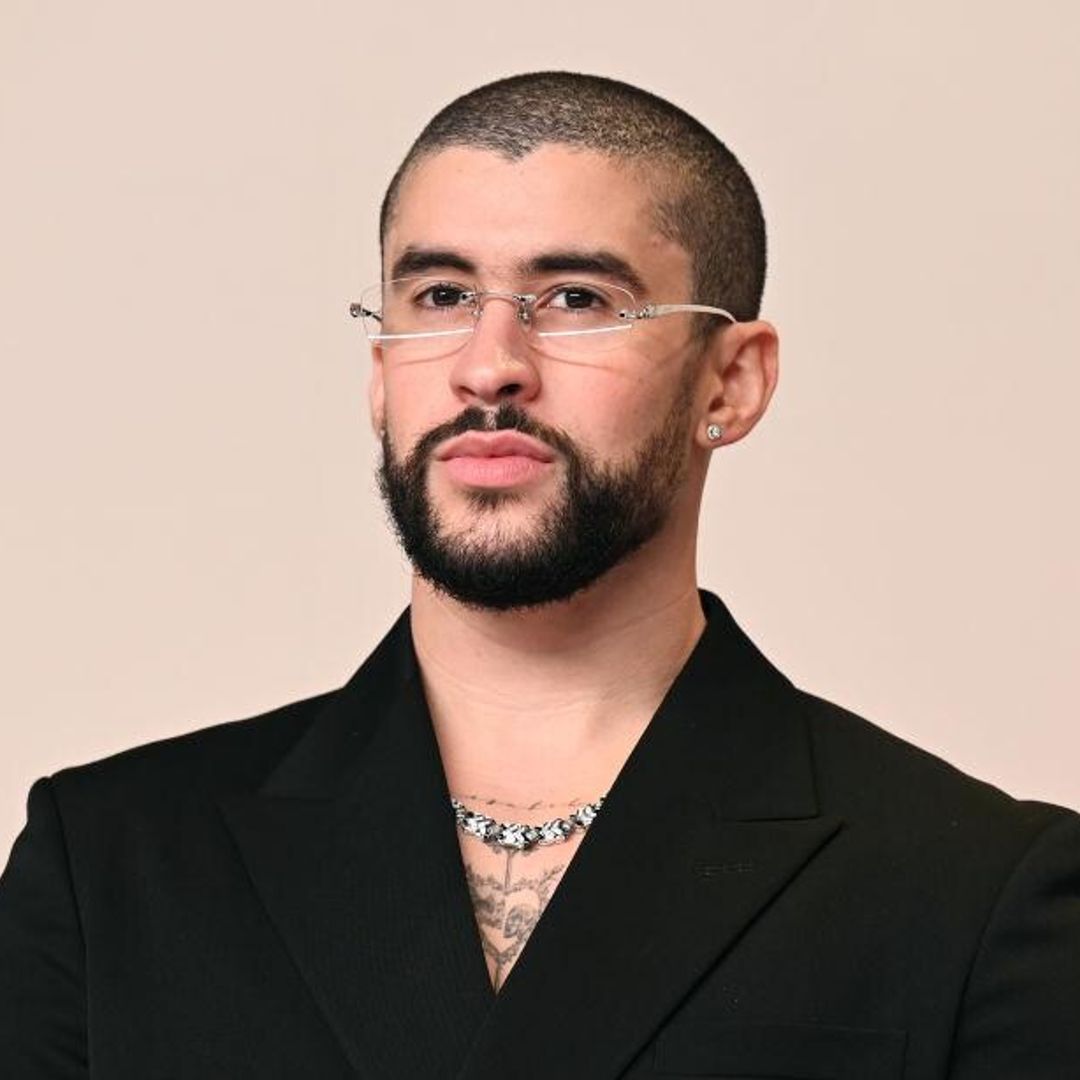 Bad Bunny debuta como presentador en los Oscar con un traje elegante y minimalista