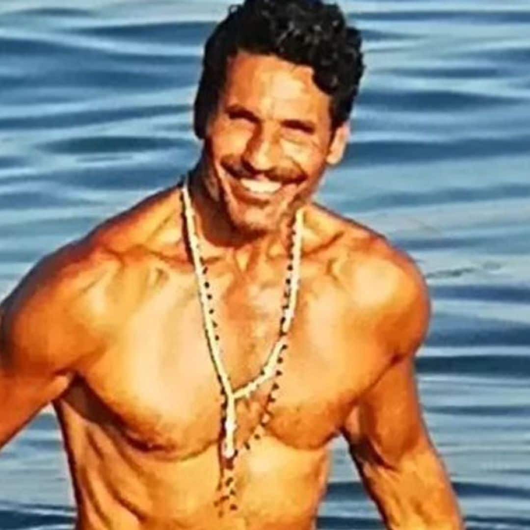 Misma foto, 15 años después: Óscar Higares deja a sus fans boquiabiertos con su posado veraniego