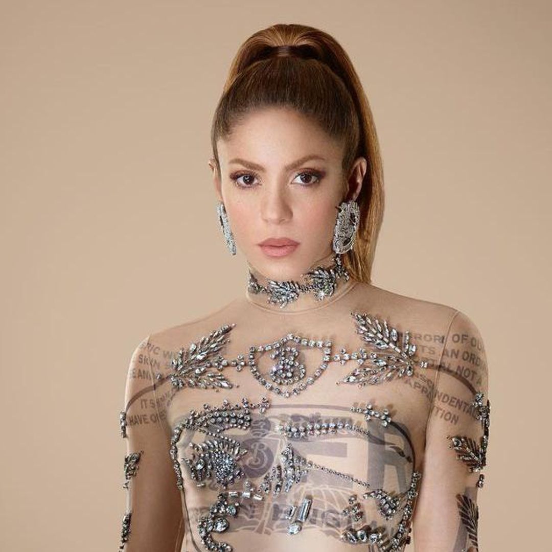 Shakira se estrena como imagen de Burberry con vestido transparente