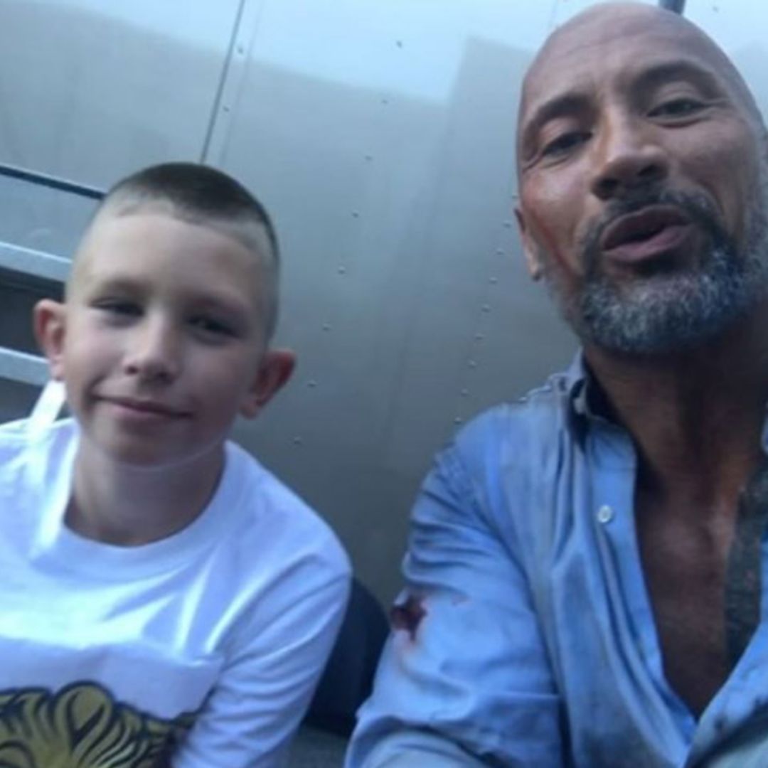 Dwayne Johnson se emociona al conocer al niño que salvó la vida a su hermano gracias a él
