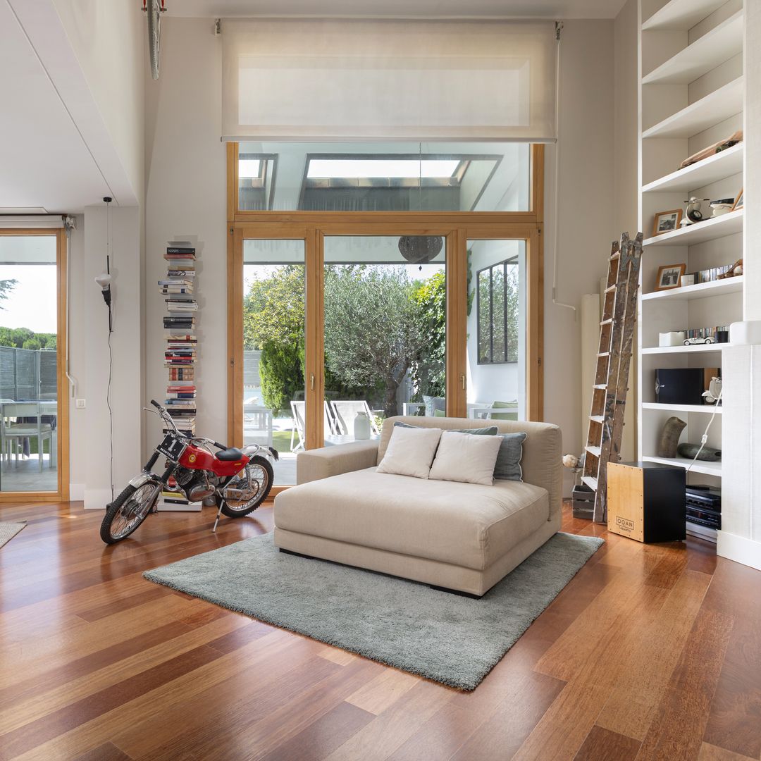 De un aseo de cortesía con encanto a un recibidor amarillo: 10 ideas para dar personalidad a tu casa sin hacer obras