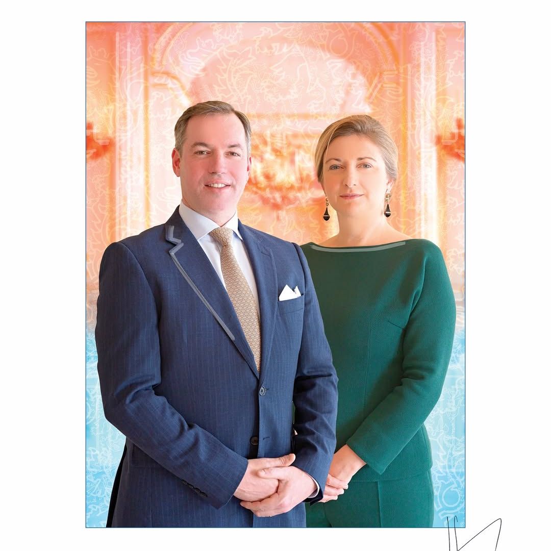 Los retratos 'casi oficiales' de Guillermo y Stéphanie de Luxemburgo: pose regia y un toque de fantasía