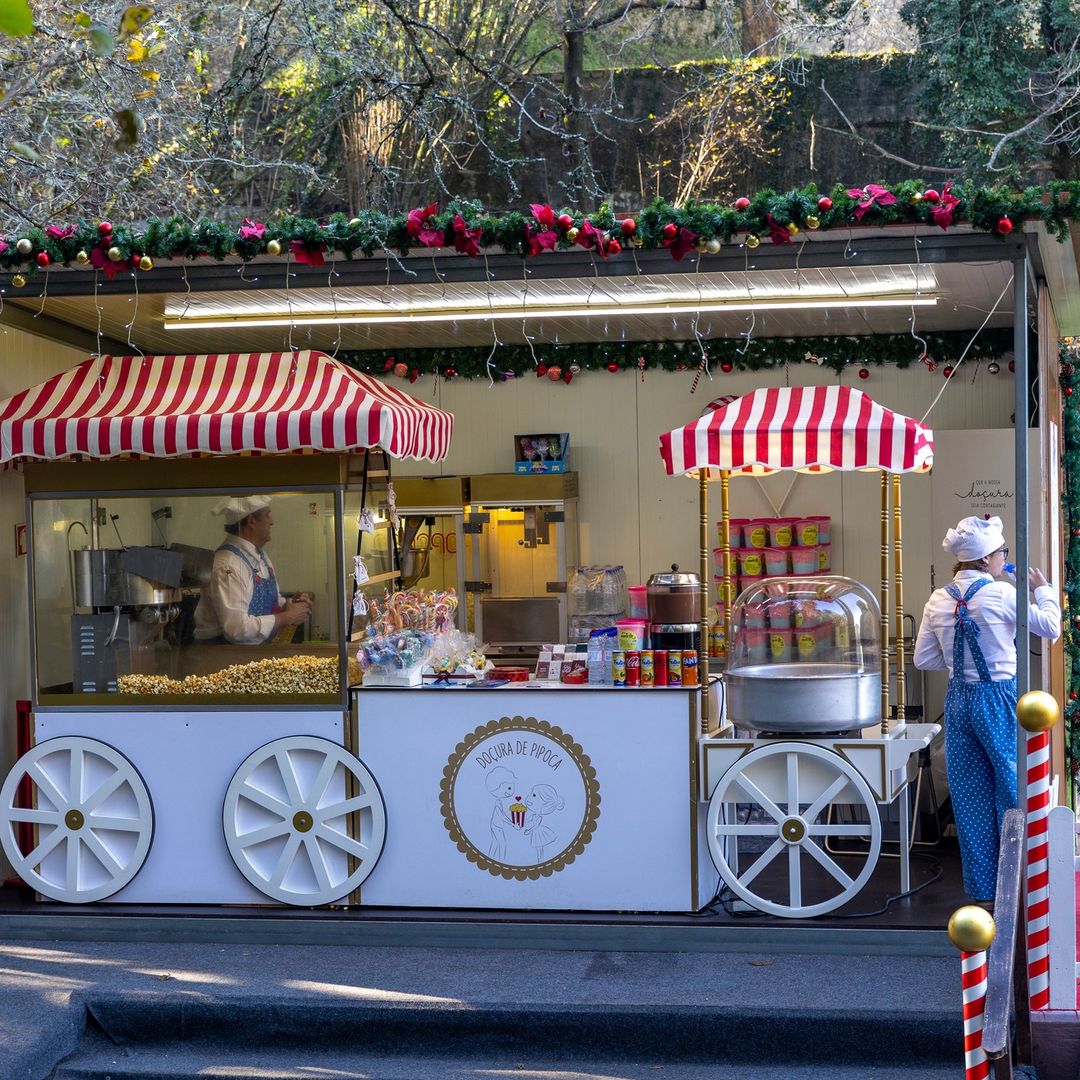 Perlim, el mercadillo y feria navideña más mágica de Portugal que se celebra en un castillo, en la ciudad de Santa María da Feria, cerca de Oporto