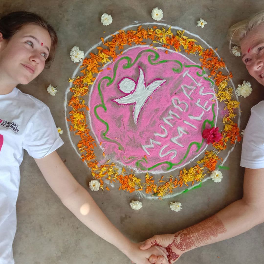 Sonrisas de Bombay presenta el documental 'Una sonrisa en la mochila' junto a Ana Duato y María Bernardeau
