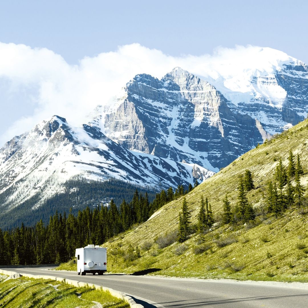En autocaravana por Las Rocosas, el road trip más impresionante del mundo está en Canadá