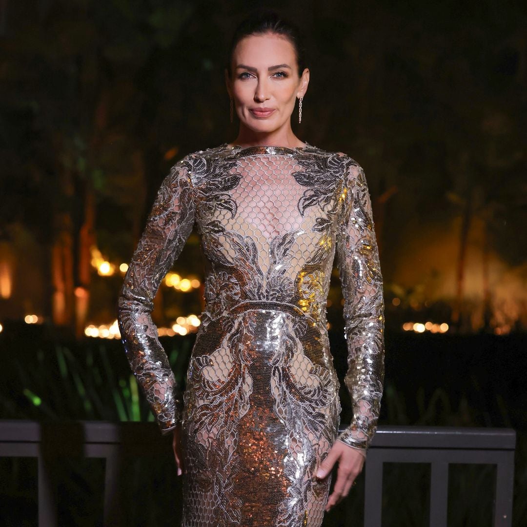 Nieves Álvarez, pura elegancia con un vestido transparente y metalizado en el 'sí, quiero'