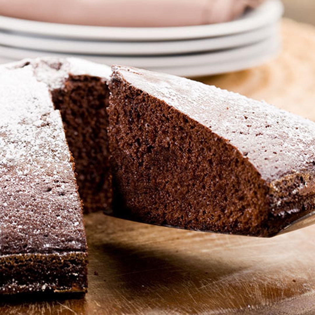 Bizcocho esponjoso de chocolate con aroma a naranja