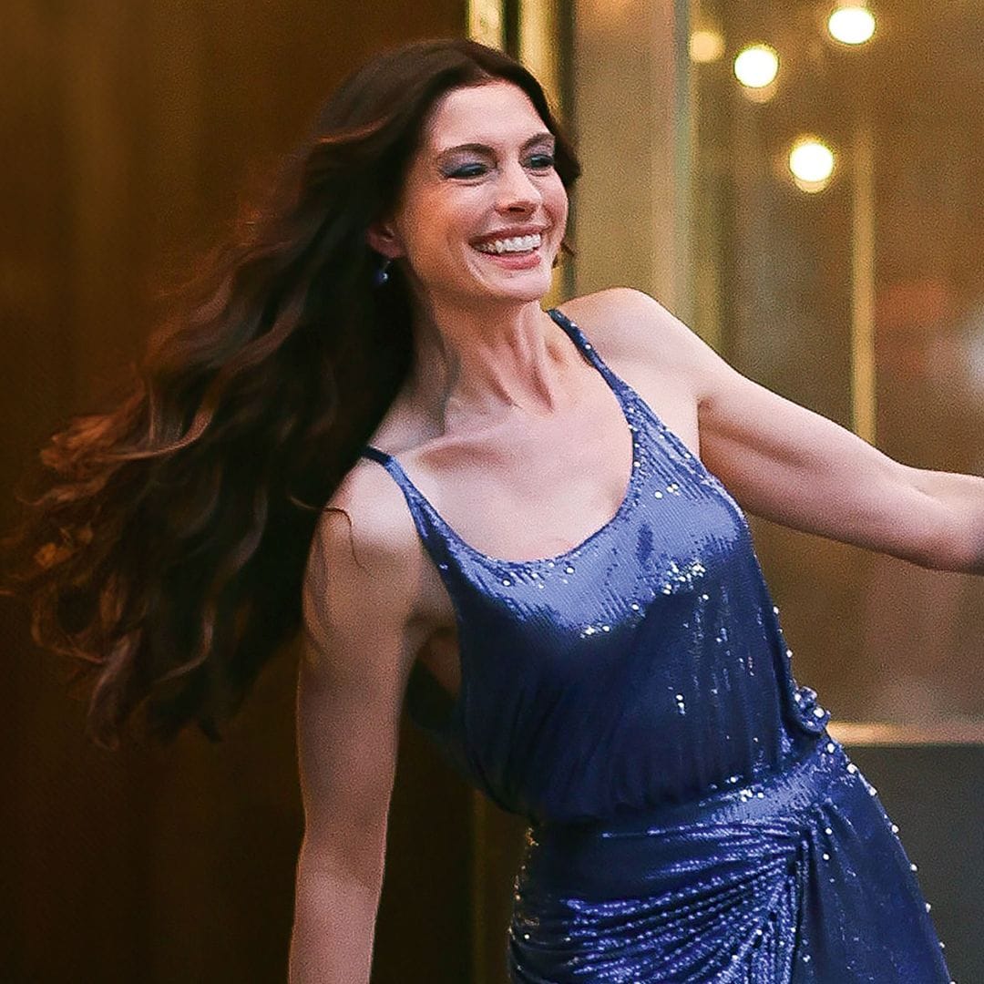 Anne Hathaway: el 'diablo' se vuelve a vestir de azul (cerúleo)