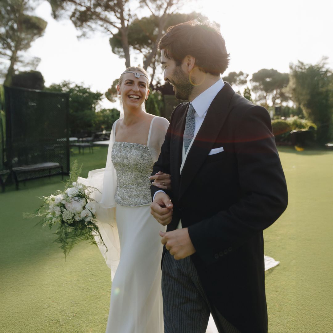 Isabel, la novia del vestido con corpiño de su abuela que llevó como tocado un collar de su madre