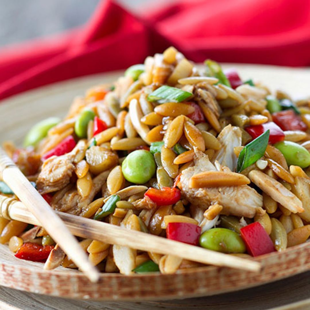 Ensalada de orzo con pollo y edamame