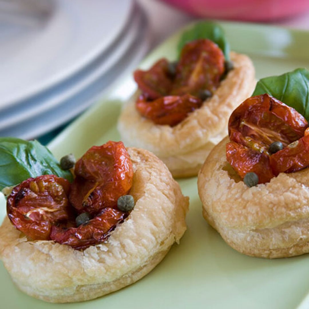 Tartaletas de salmorejo con tomates secos