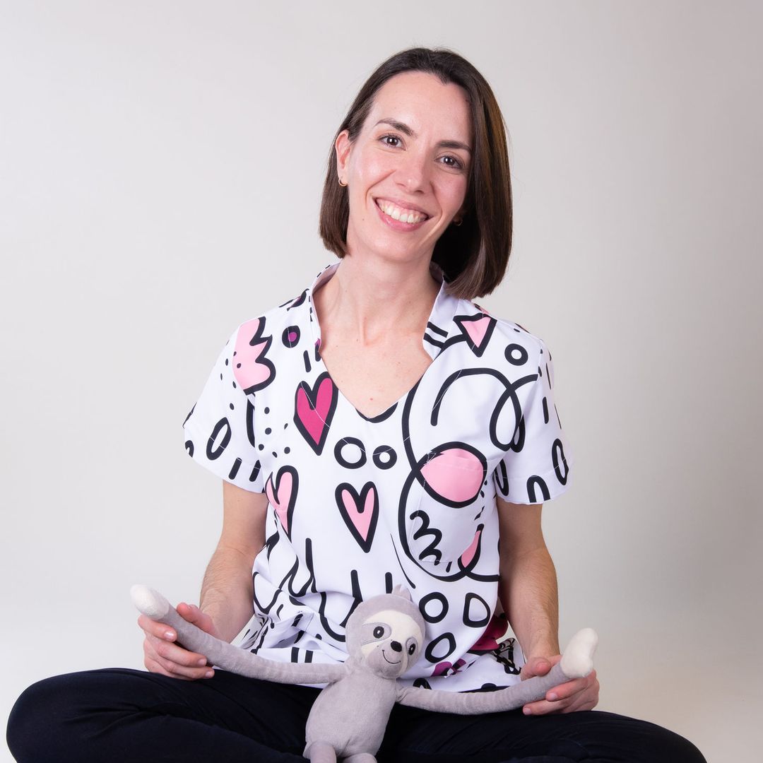 Cristina Domínguez, odontopediatra: “Ni el flúor ni la pasta de dientes ayudan a limpiar la boca”