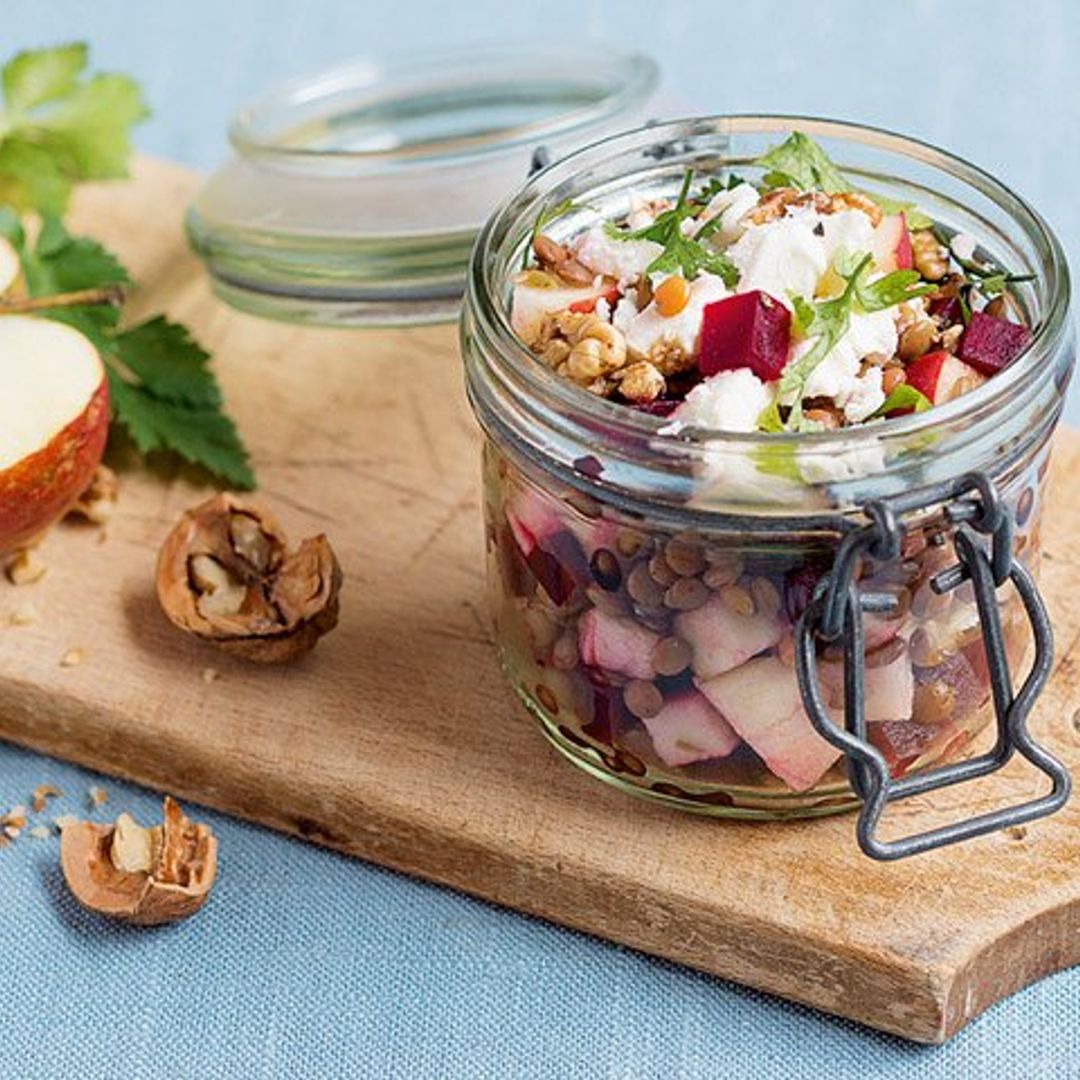Ensalada de lentejas, queso y manzana