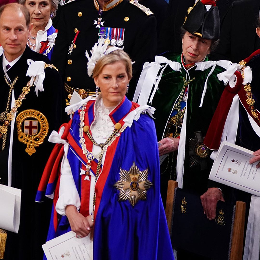Los hermanos del rey Carlos III y el significado de sus trajes en la coronación
