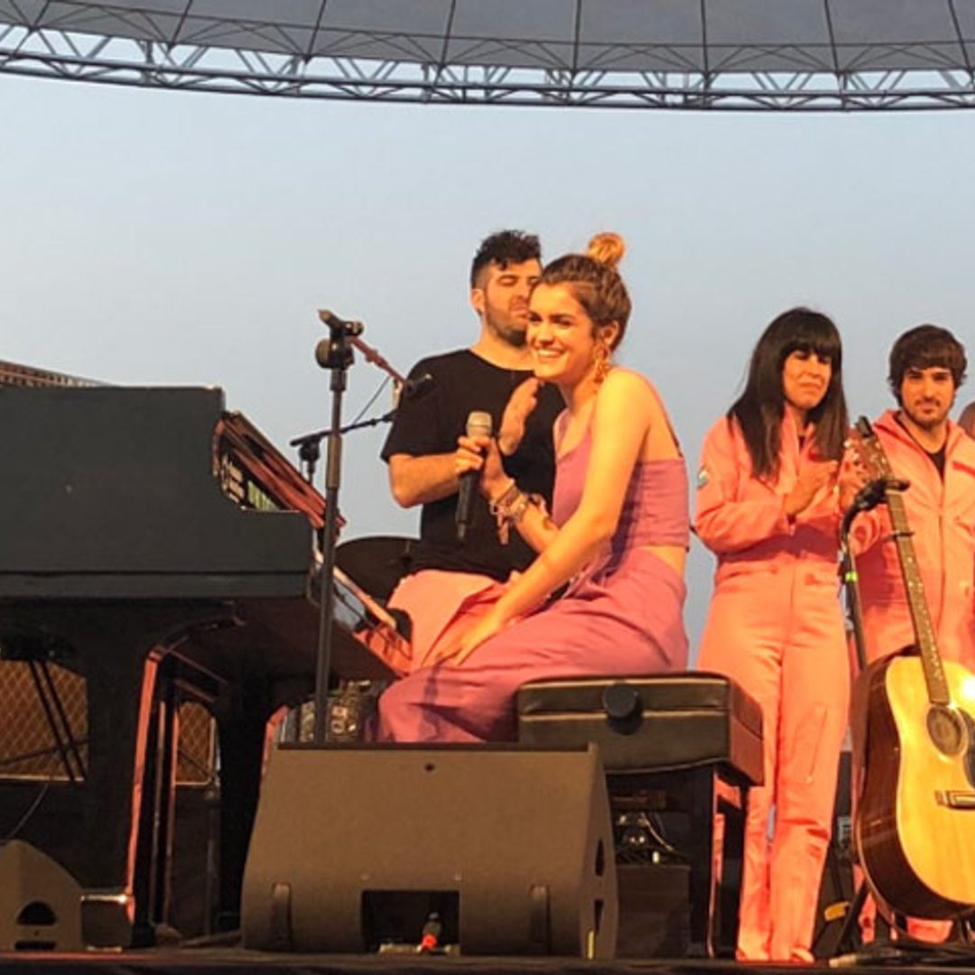 Descalza y arropada por una marea de fans: Amaia revoluciona Barcelona con su debut en solitario
