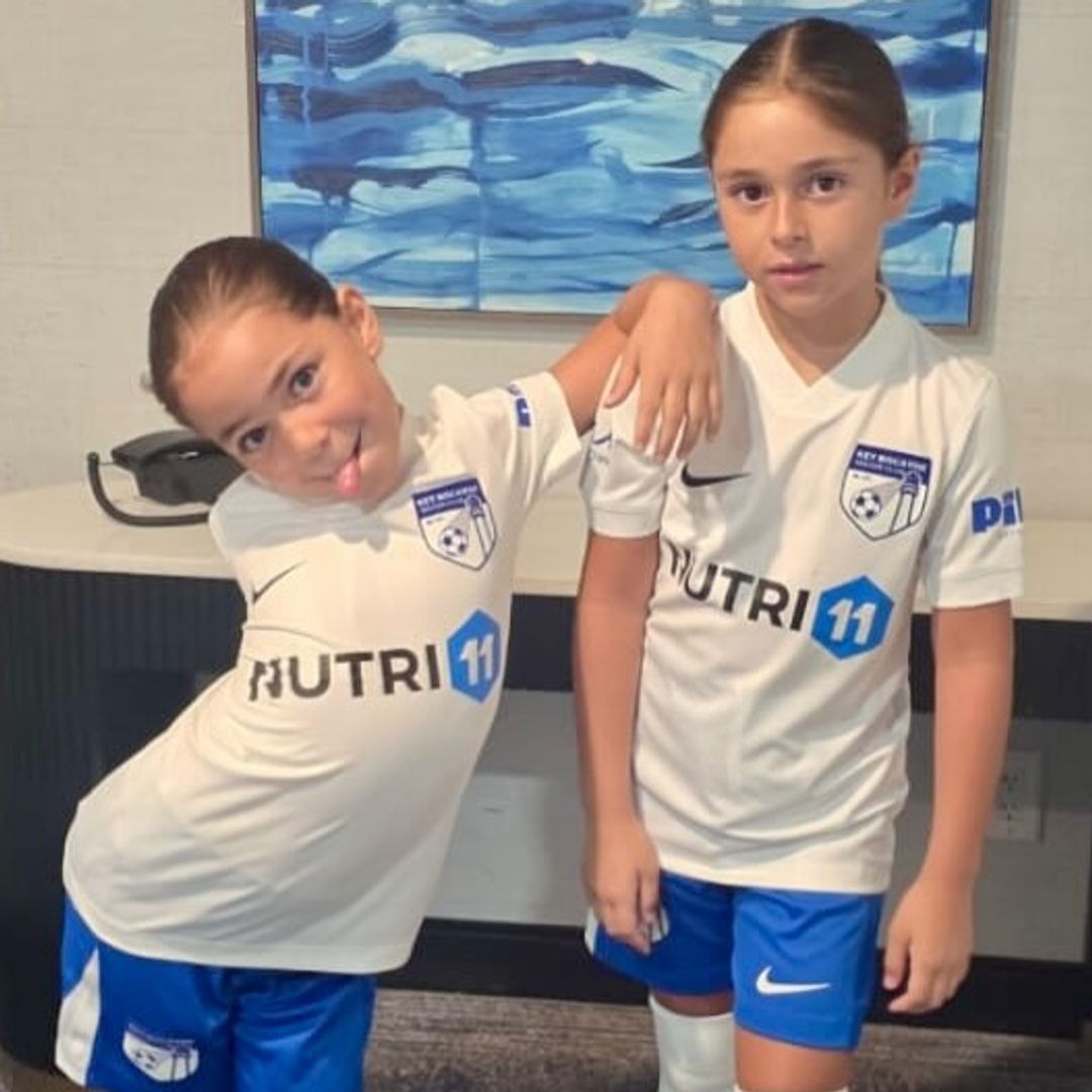 Jacky Bracamontes, la mamá más orgullosa por la victoria de sus mellizas en su debut como futbolistas