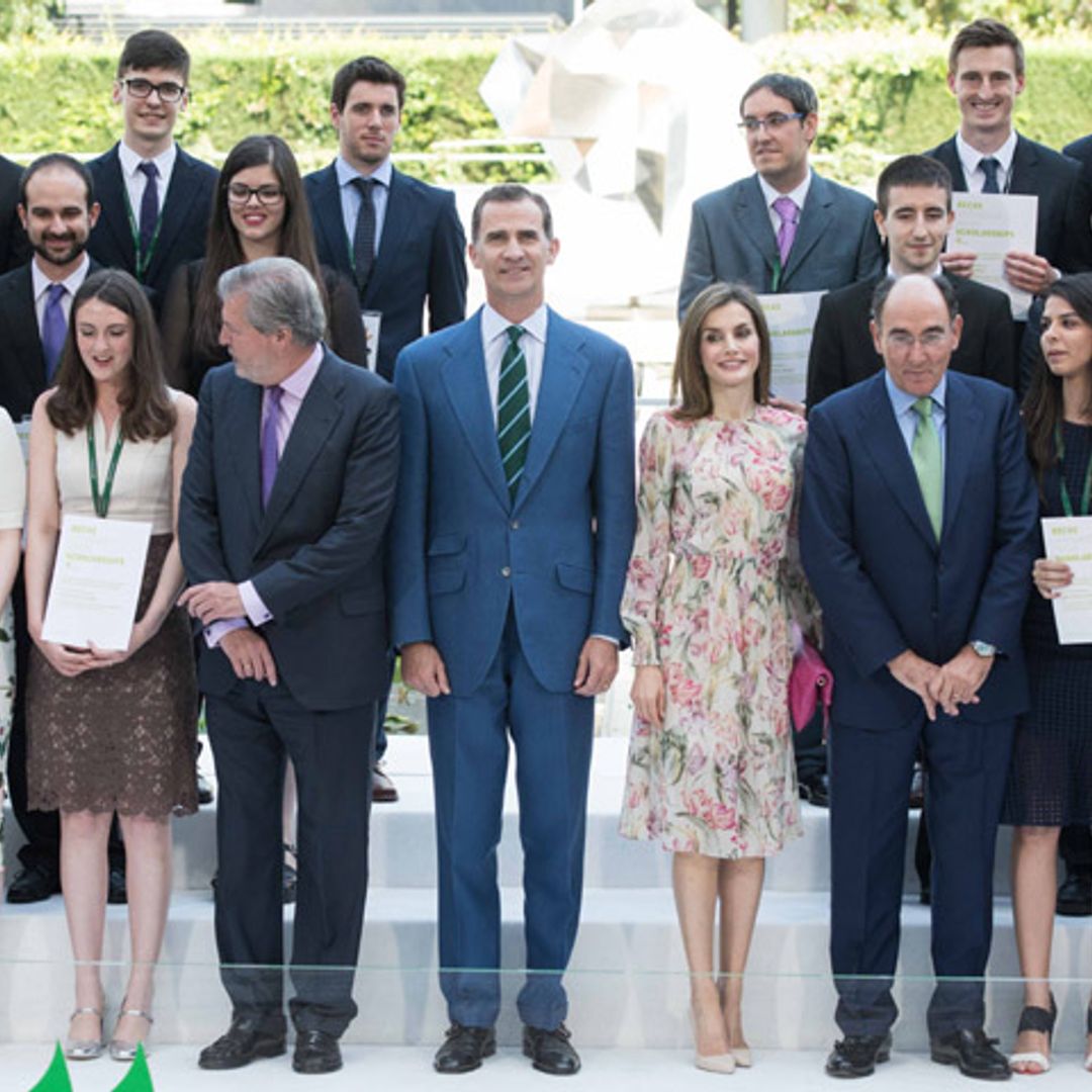 ¡Si las miradas hablaran! La complicidad de los Reyes en su cita con los jóvenes talentos