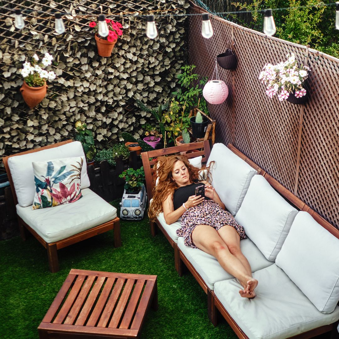 Cómo decorar tu patio exterior por muy poco dinero (bueno, bonito y barato)