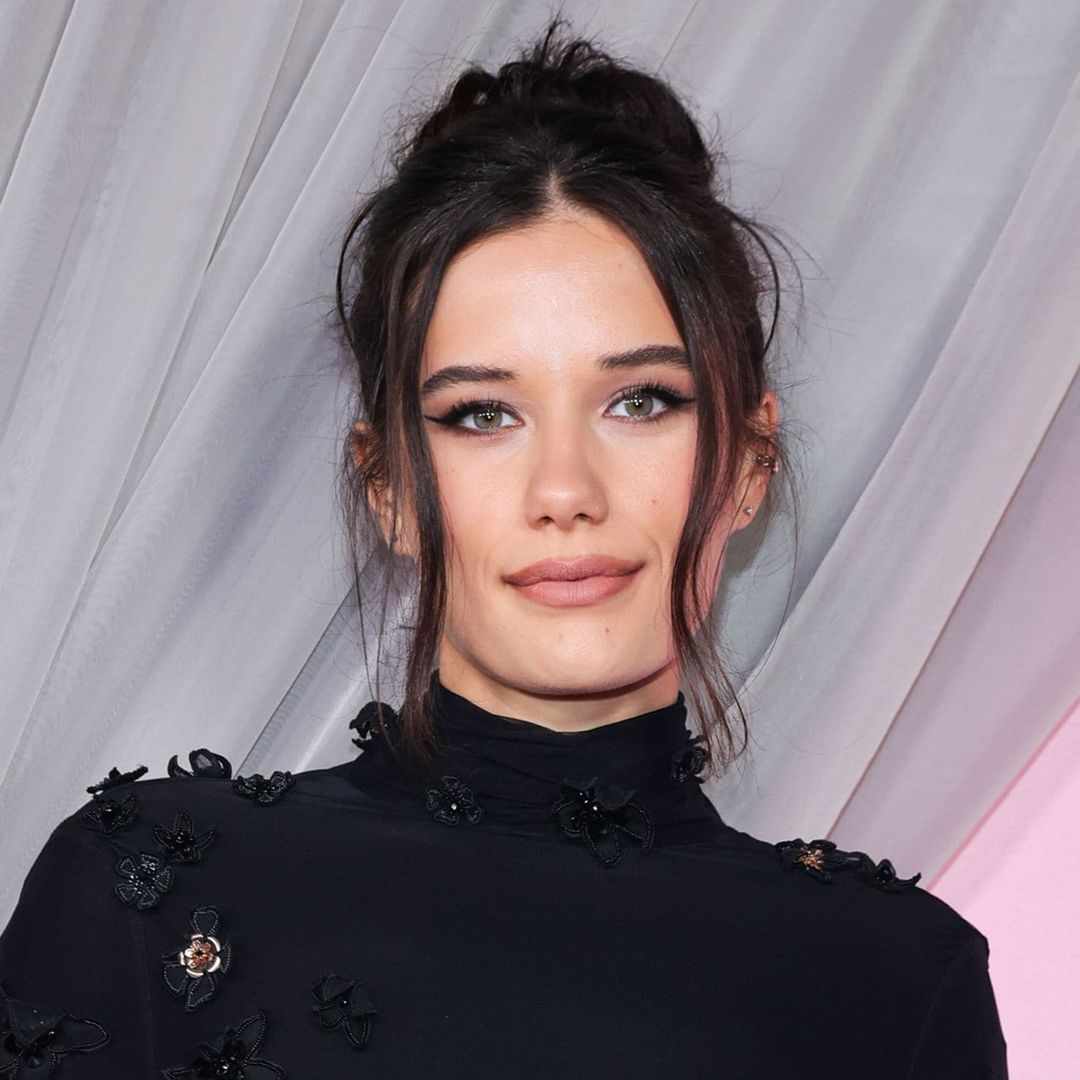 Ella, la hija de John Travolta, evoca a su madre Kelly Preston con un 'look' elegante y emotivo