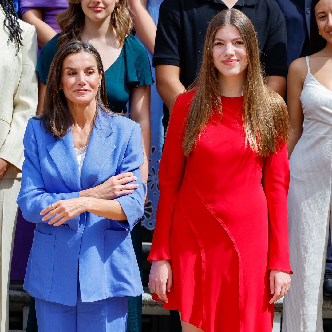 La infanta Sofía apuesta todo al rojo con un vestido asimétrico y rebajado de Mango en su aparición sorpresa
