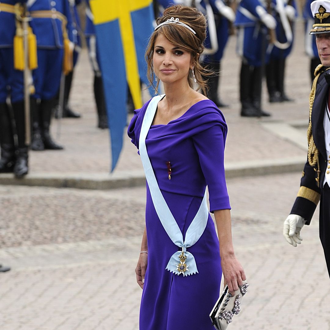 Rania de Jordania cumple 54 años: repasamos sus 18 looks de gala más impresionantes desde su boda hasta hoy