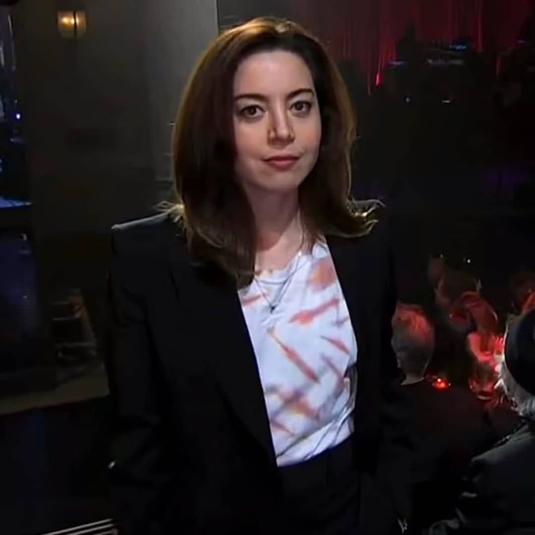 Aubrey Plaza ('The White Lotus') rinde homenaje a su difunto esposo, Jeff Baena, con un look inspirado en su boda