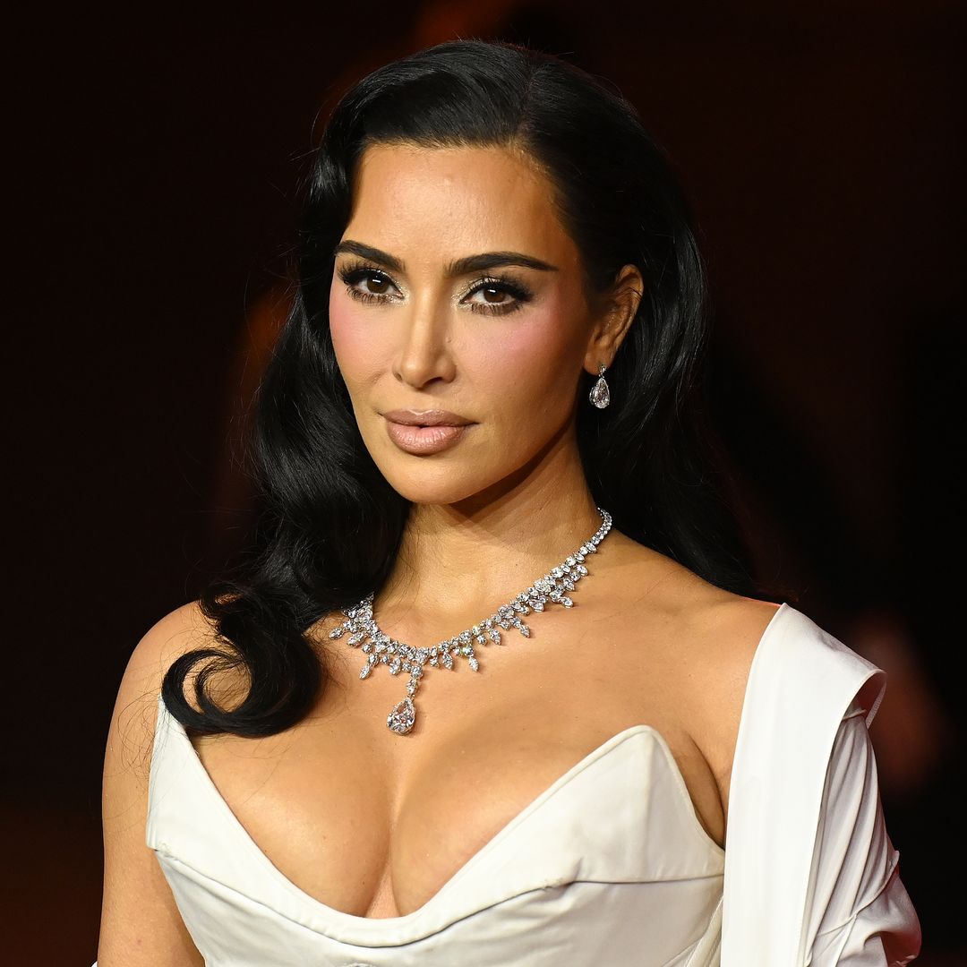 Kim Kardashian en la polémica por lanzamiento de línea de ropa interior para mujeres