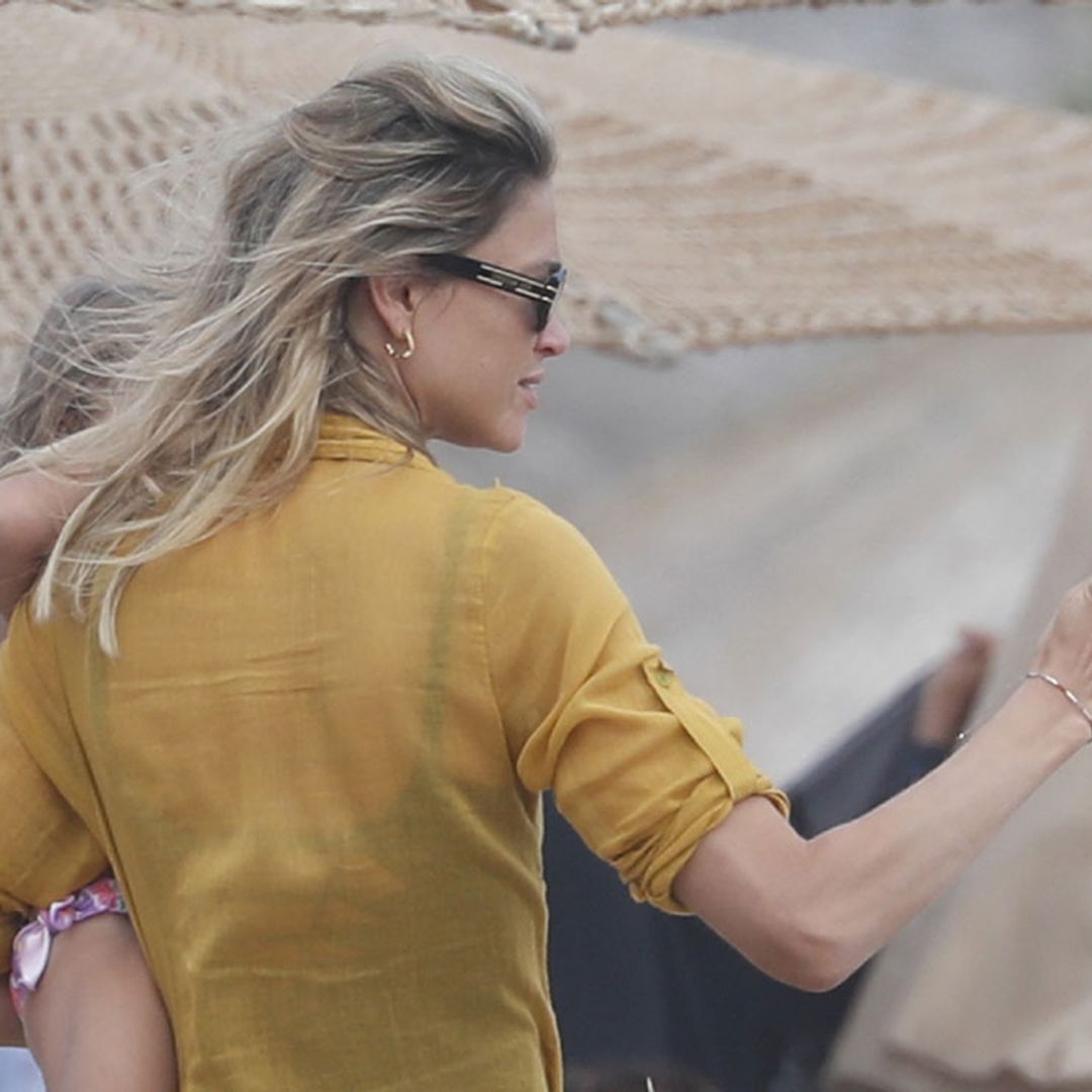 Carla Pereyra captura para su álbum personal sus vacaciones familiares en Ibiza