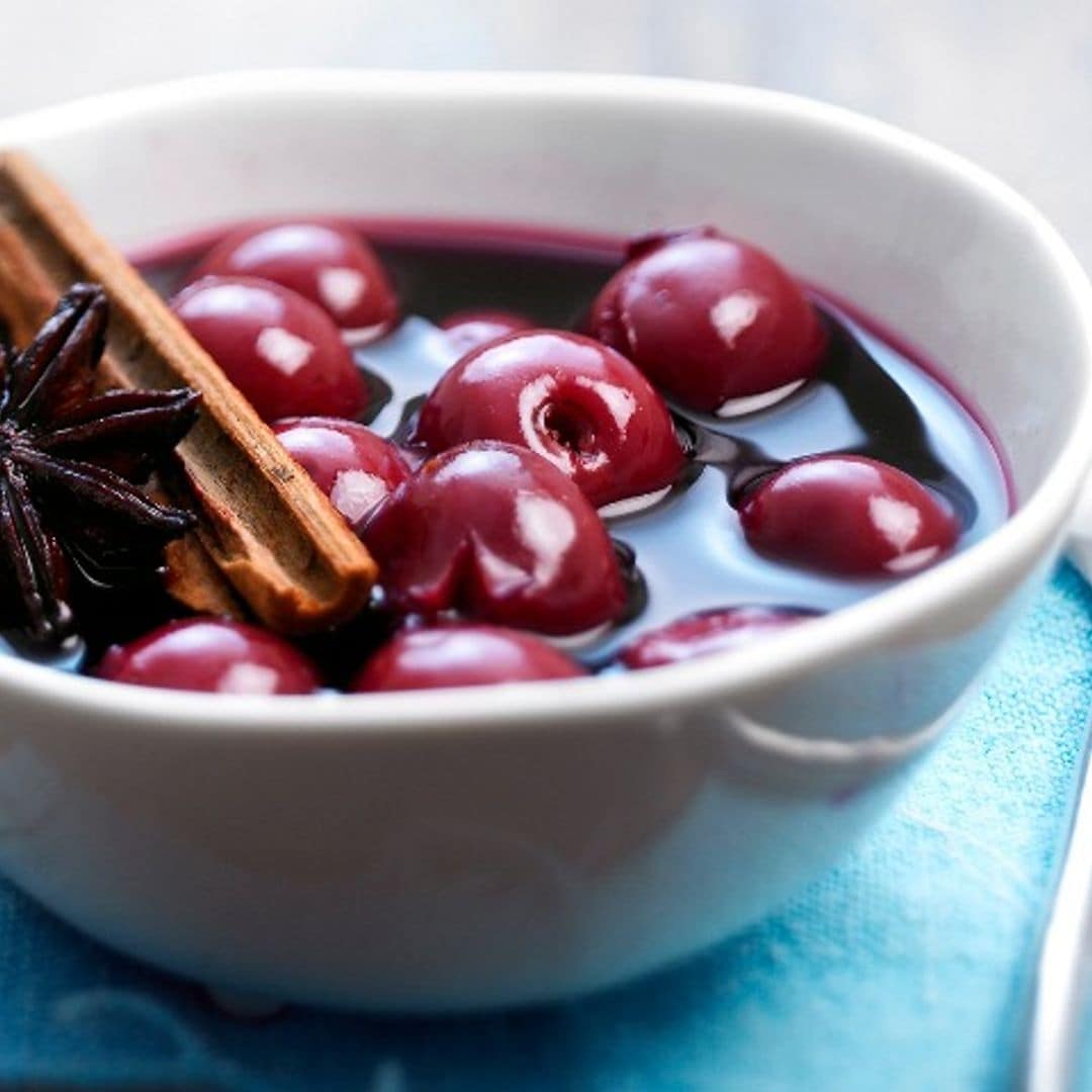 Sopa especiada de cerezas