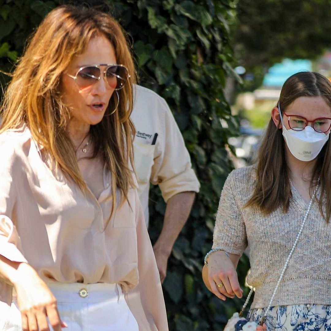 Jennifer Lopez y su hijastra, Violet Affleck, se muestran cercanas en un almuerzo entre chicas