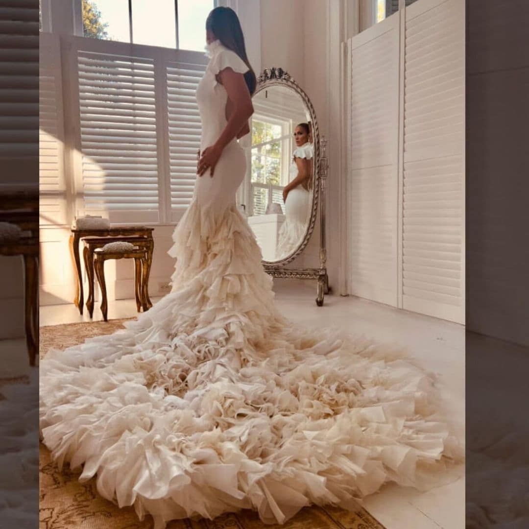 Jennifer Lopez lució tres vestidos espectaculares en su boda con Ben Affleck
