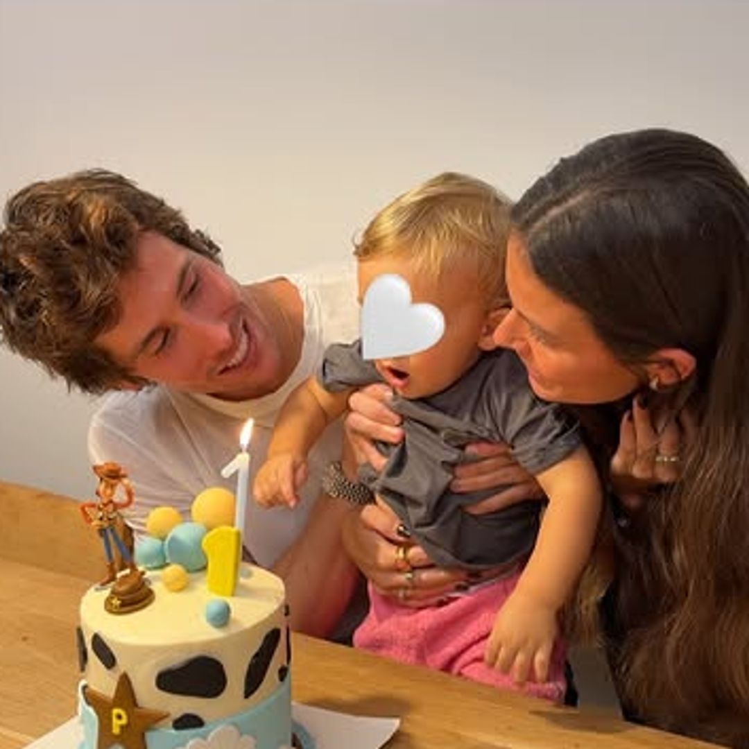 Pelayo, el nieto más pequeño de Emilio Aragón, cumple un año: globos, una tarta de 'Toy Story' y la felicitación de sus tías, Ichi y Maca