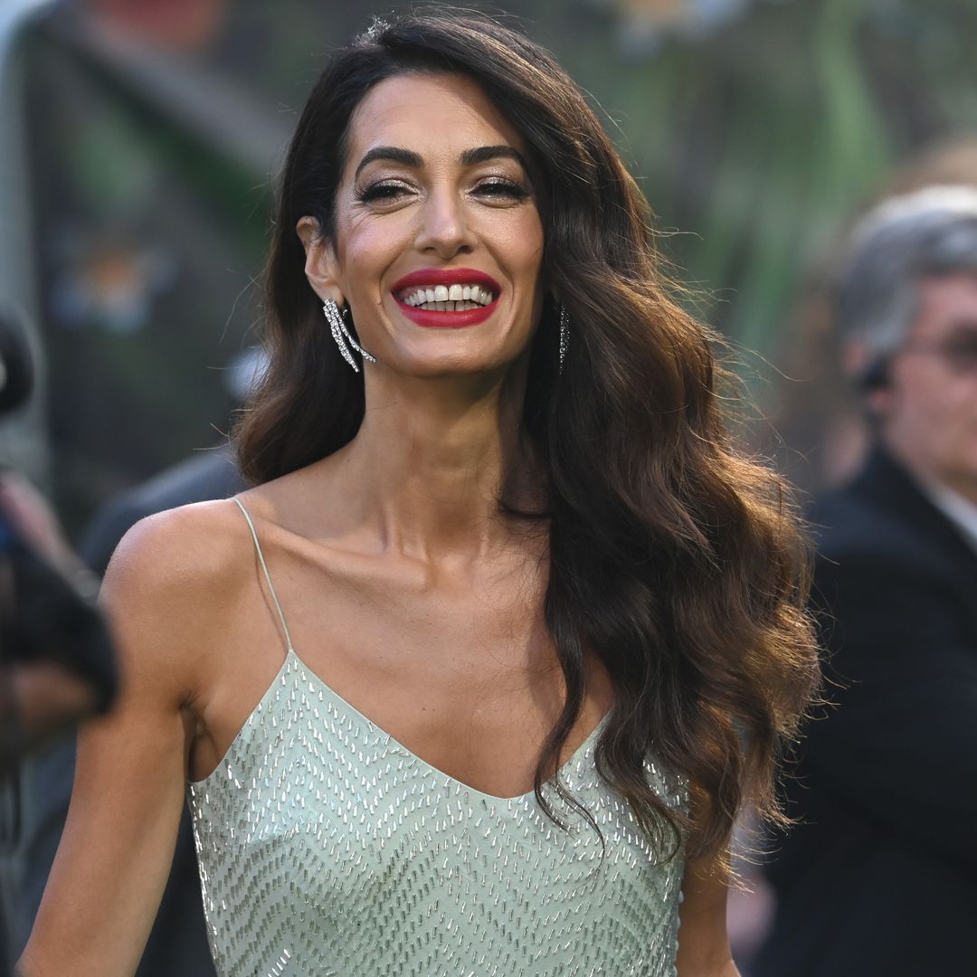 Analizamos el entrenamiento combinado de Amal Clooney: 20 minutos de fuerza y Pilates