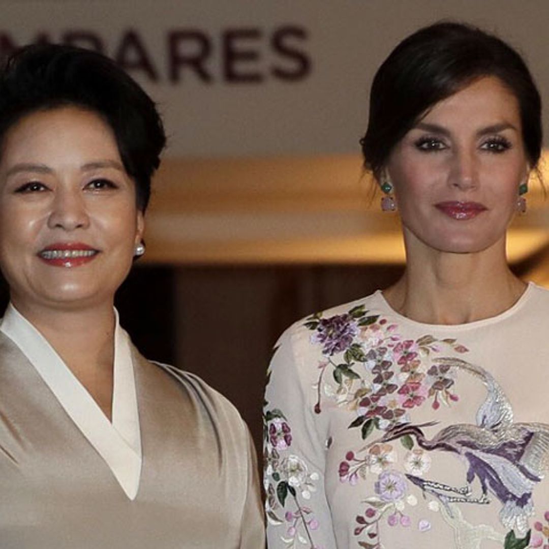 La significativa visita de doña Letizia y Peng Liyuan al Teatro Real