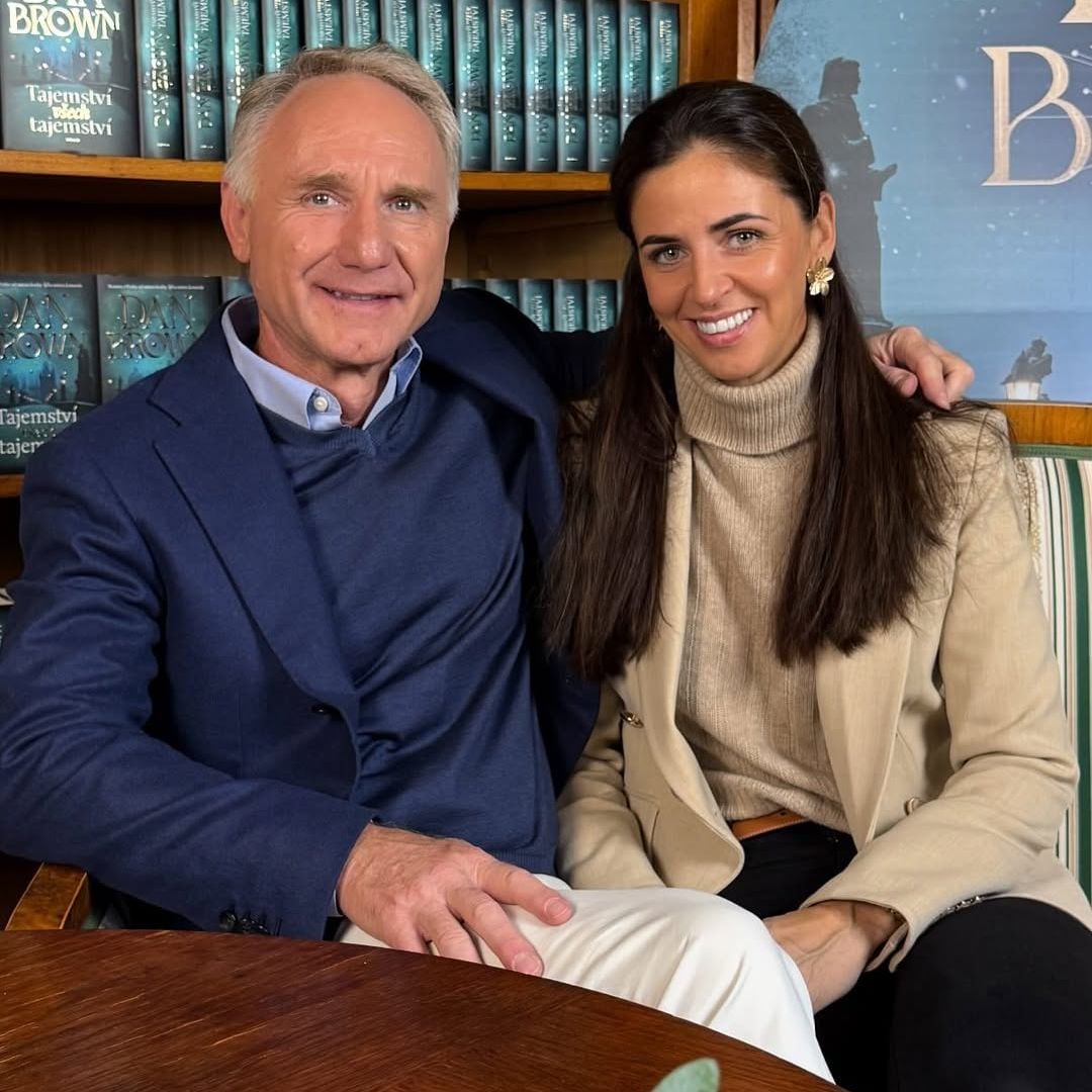 Dan Brown, autor de 'El código Da Vinci', anuncia su compromiso seis años después de su polémico divorcio