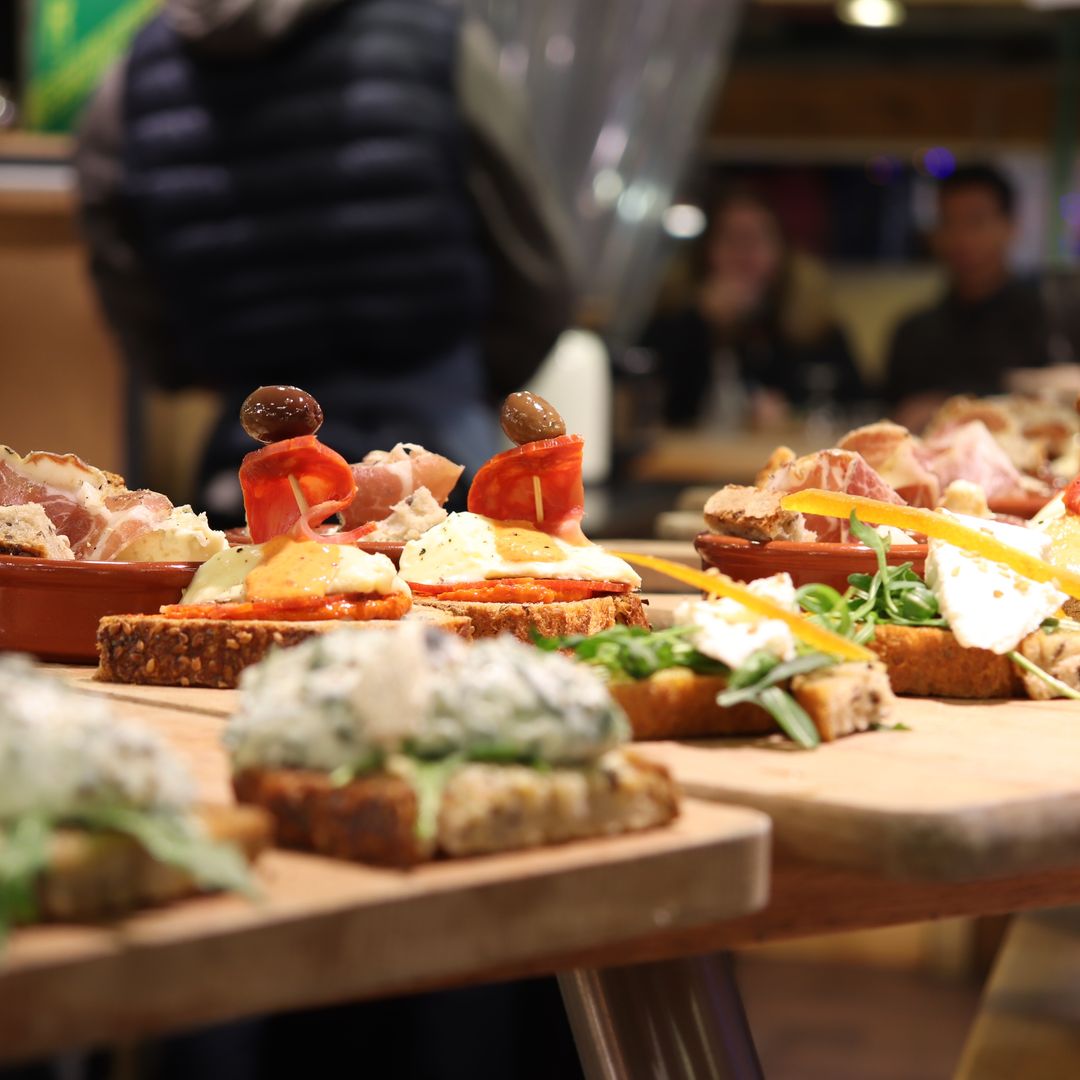 Expositor con diferentes tapas