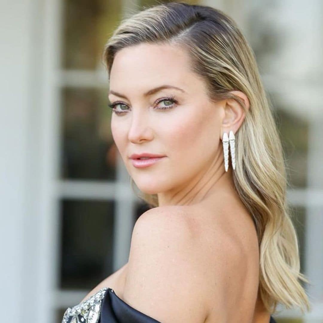 190 horas y 10.000 cristales bordados: los detalles del vestidazo de Kate Hudson, en exclusiva