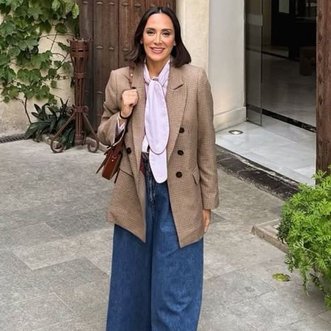 Tamara Falcó se adelanta al otoño y desvela sus claves para vestir ligera y elegante en estas semanas complicadas de cambios de temperatura