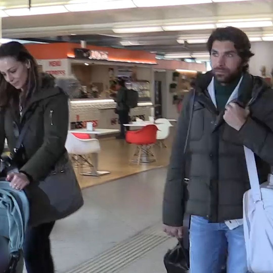 Eva González, Cayetano Rivera y su hermano Kiko, improvisado encuentro familiar en el AVE