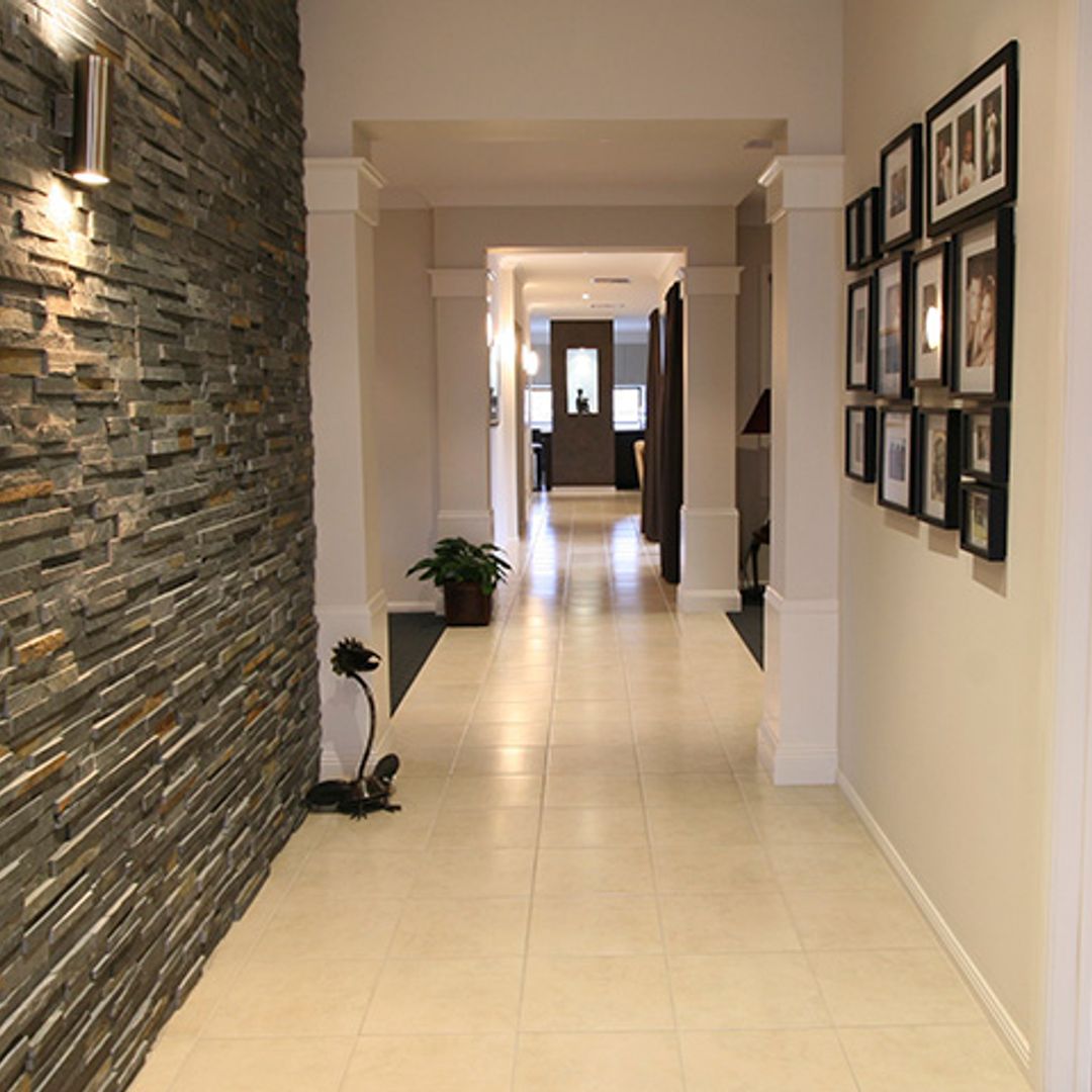 Trucos decorativos para que el pasillo de tu casa parezca más ancho