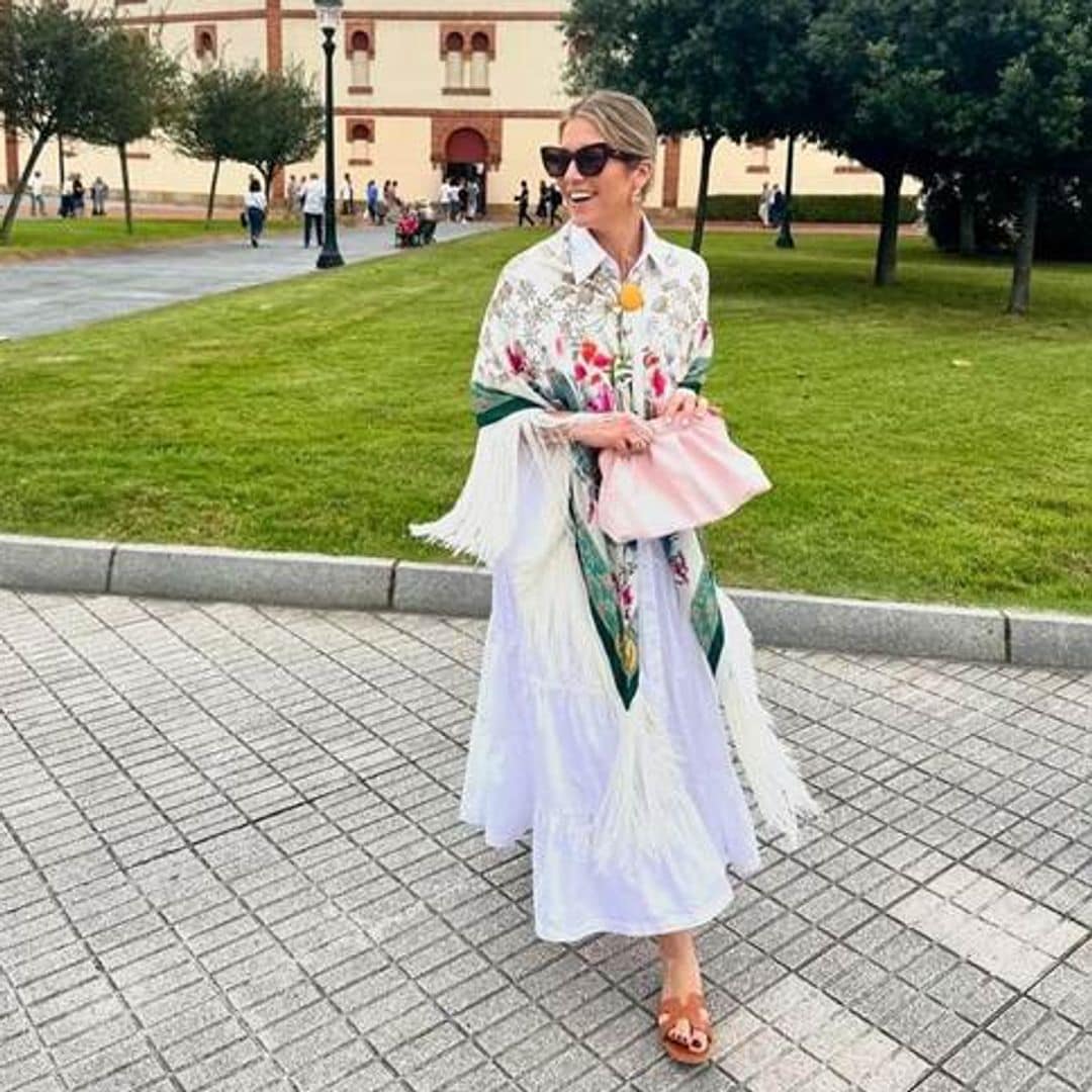 Inés de Cominges nos enseña a incorporar el mantón de Manila a nuestros próximos looks de invitada (y hasta en la calle)