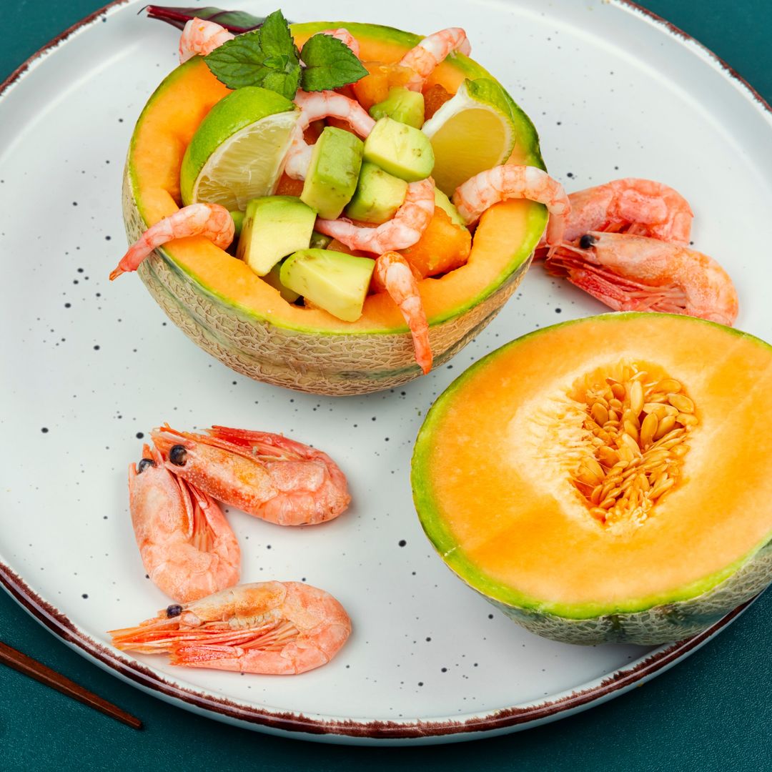 LA RECETA FRESQUITA DEL DÍA. Refrescante, rápida y superfácil de preparar: la ensalada de melón y gambas que puedes comer todos los días