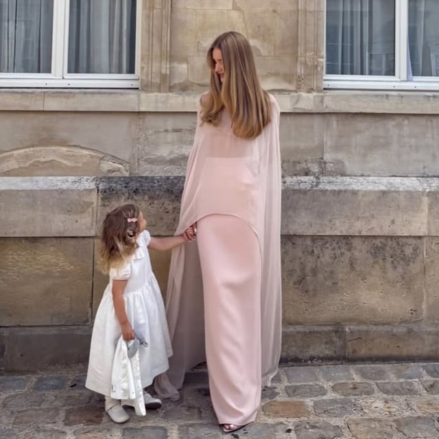 El look de invitada de Rosie Huntington Whiteley en la boda de su hermano ya lo adelantó Mango