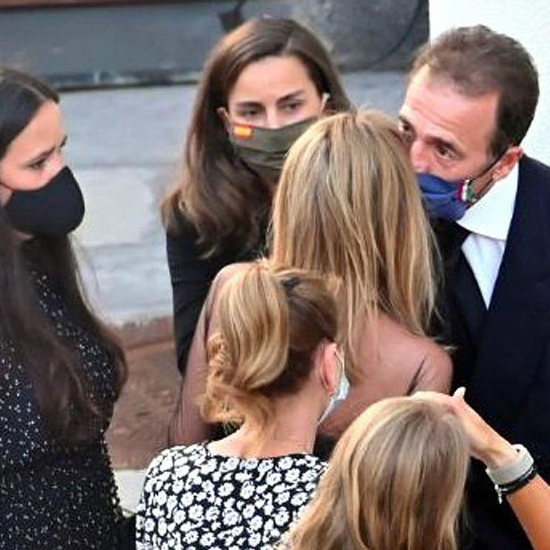 Ana Obregón, Alessandro Lequio y Carolina, las imágenes de su unión en la despedida de Álex