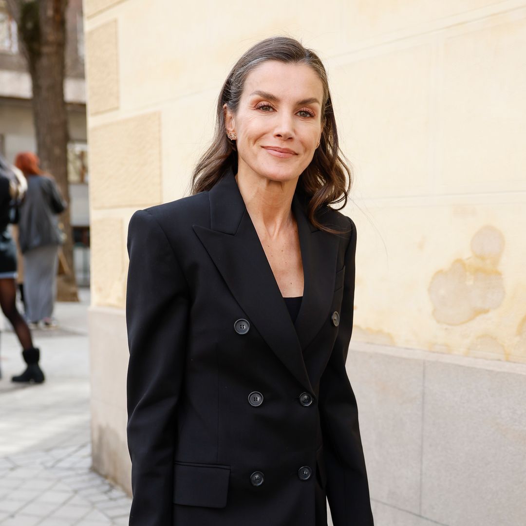 La reina Letizia arropa a Sonsoles Ónega en la capilla ardiente: "Vengo a darle un abrazo a mi amiga"