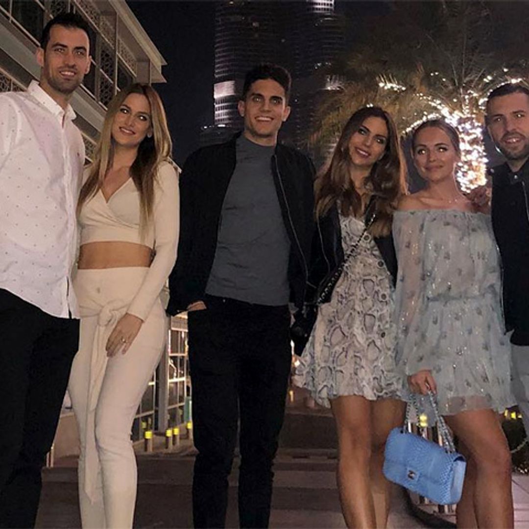 Acrobacias, travesuras y buena compañía en la Navidad más cálida de Melissa Jiménez y Marc Bartra