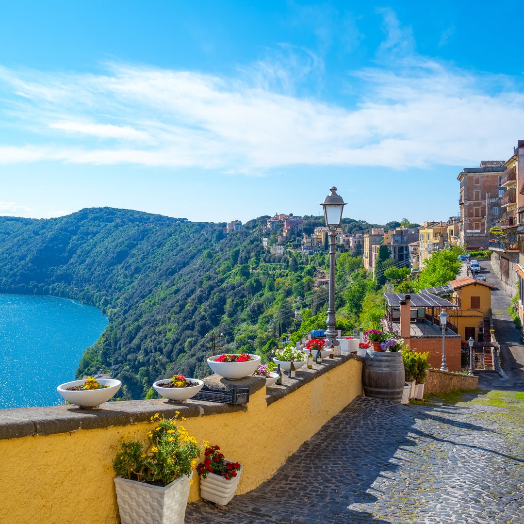 Así es Castel Gandolfo, el espectacular refugio de verano del papa León XIV a solo 25 kilómetros de Roma
